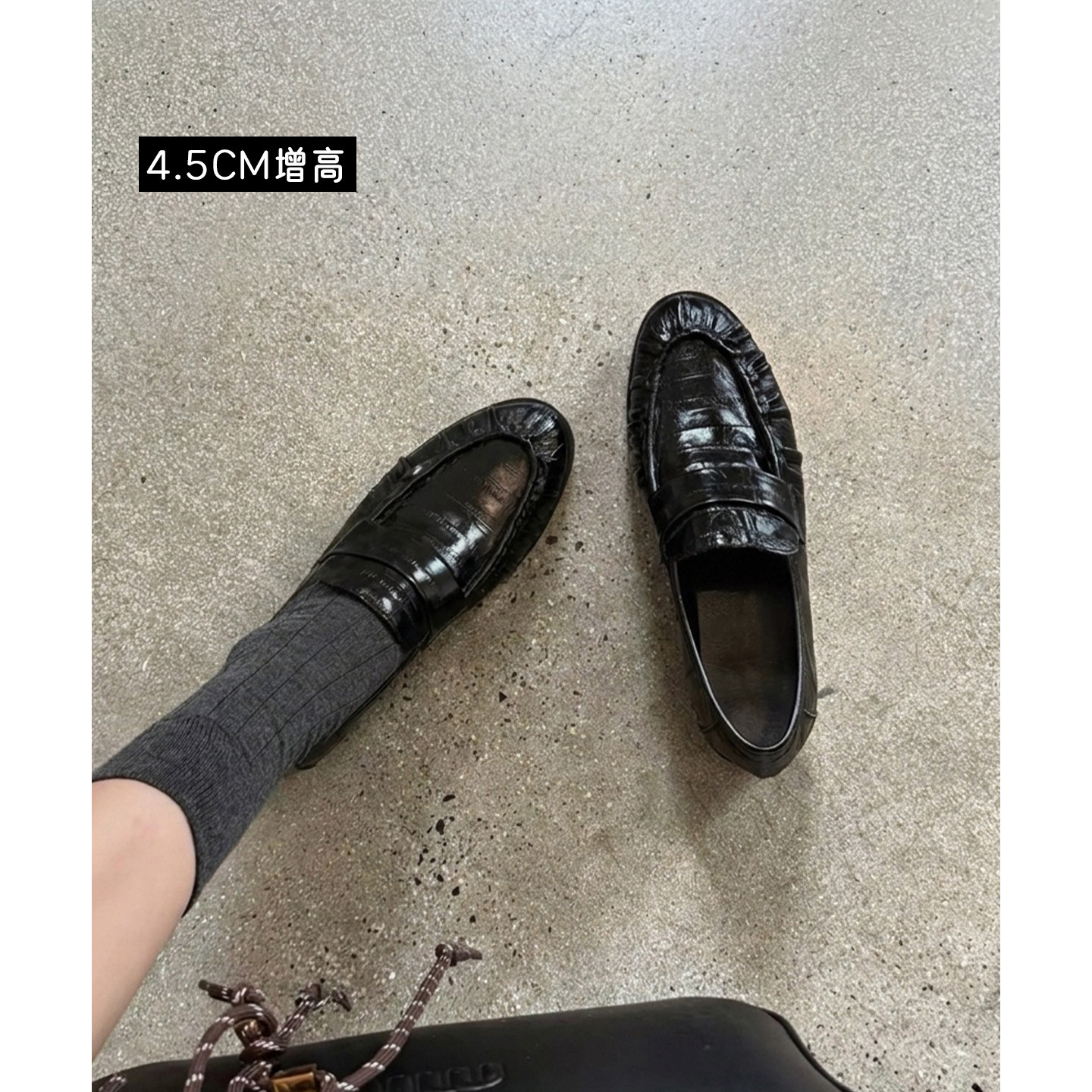 4.5CM粗跟鳗鱼皮复古褶皱乐福鞋图片