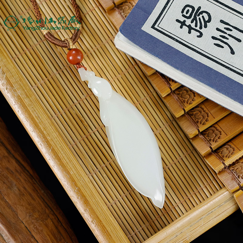 玉缘天然和田玉新疆白玉黑山料玉兰花挂件吊坠白度好油润细腻收藏