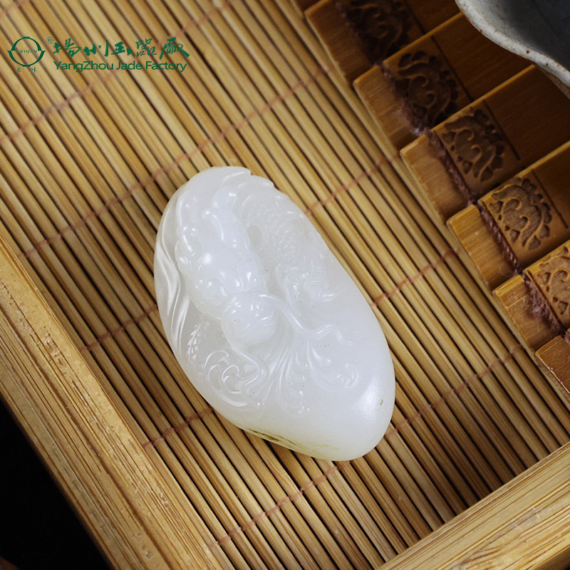 玉缘新疆白玉籽料仿古龙挂件吊坠