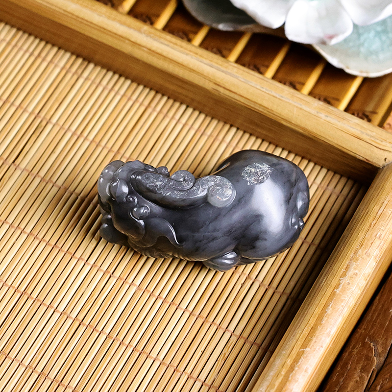 玉缘和田玉新疆和田青花籽貔貅吊坠玉质细腻油性足立体饱满男女