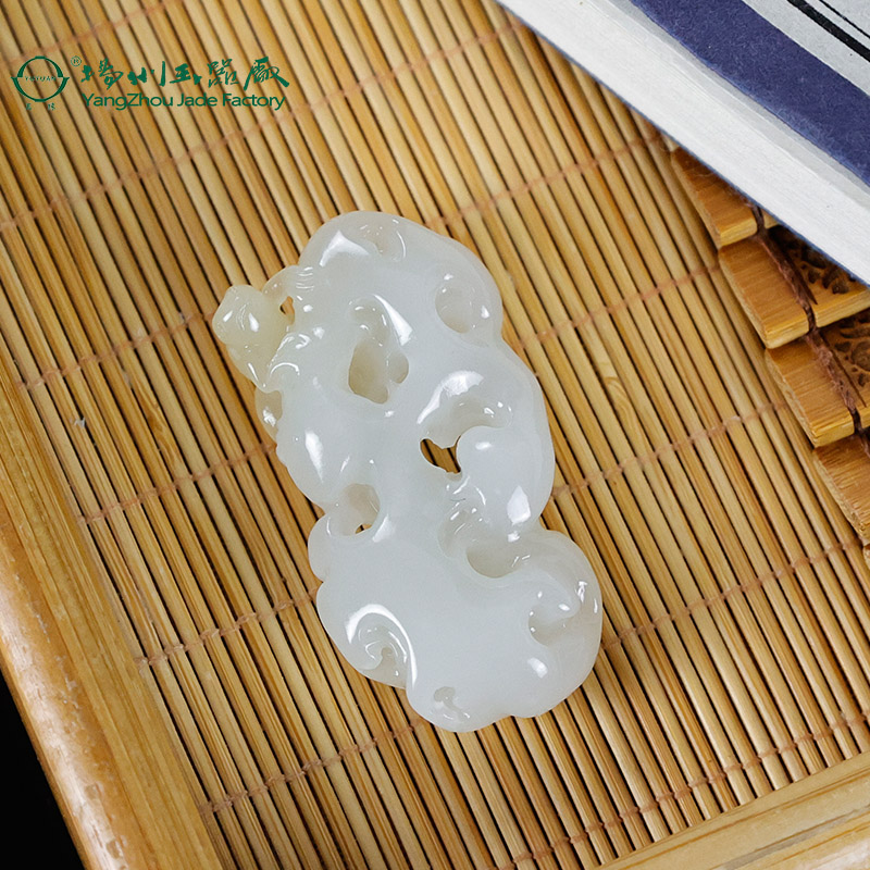 玉缘天然和田玉新疆白玉山料太湖石挂件吊坠油润细腻收藏馈赠佳品