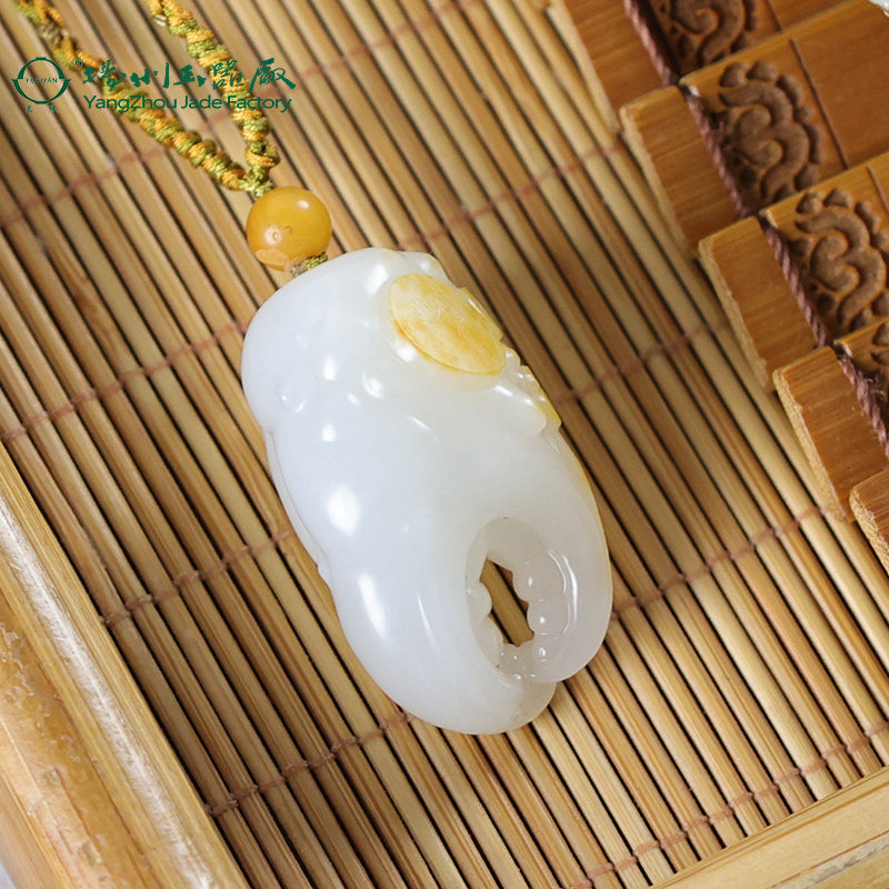 玉缘天然和田玉新疆白玉籽料有钱钳子吊坠挂件金皮白度好油润细腻