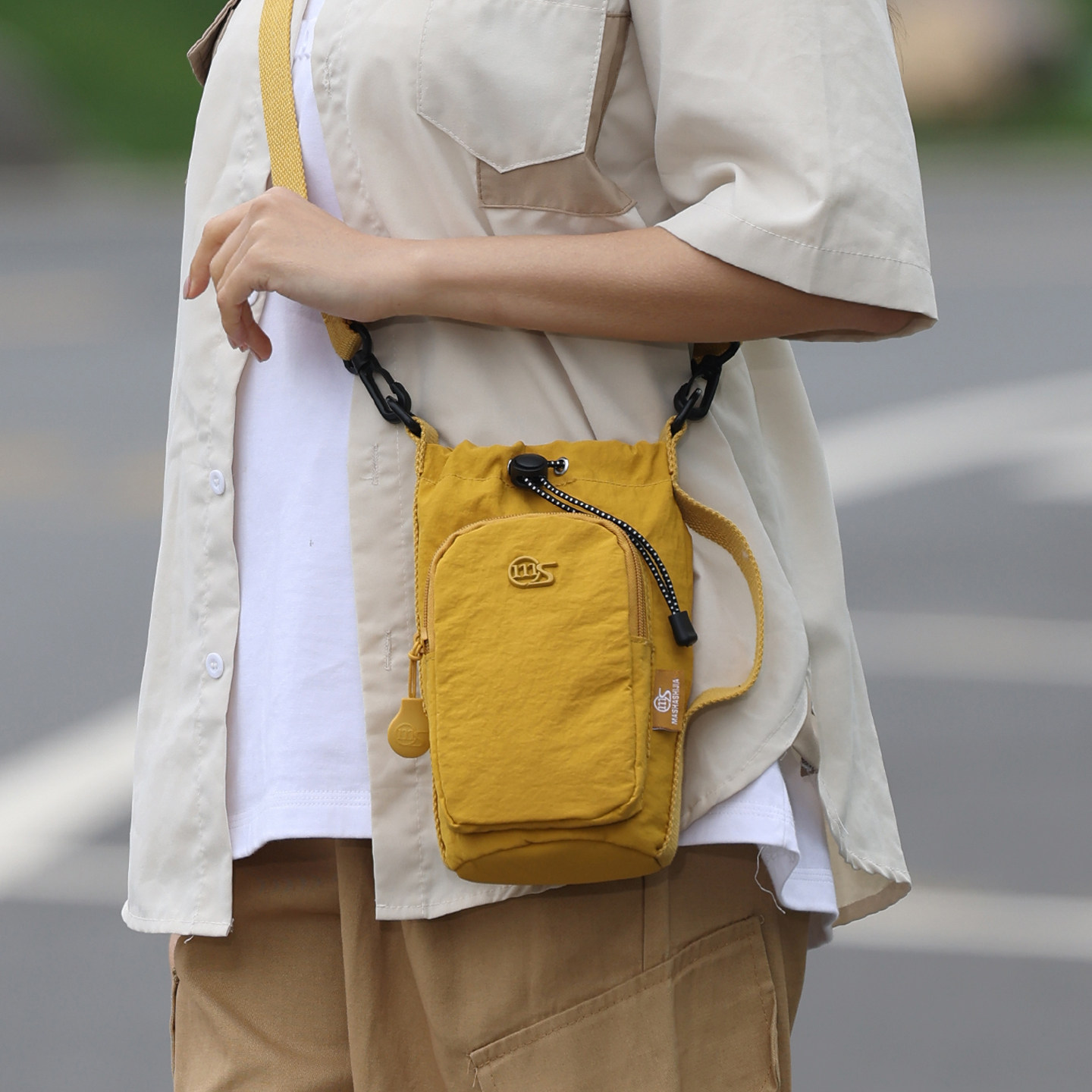 2026新款斜挎水壶包女式轻便休闲手机小包包防水尼龙布迷你单肩包
