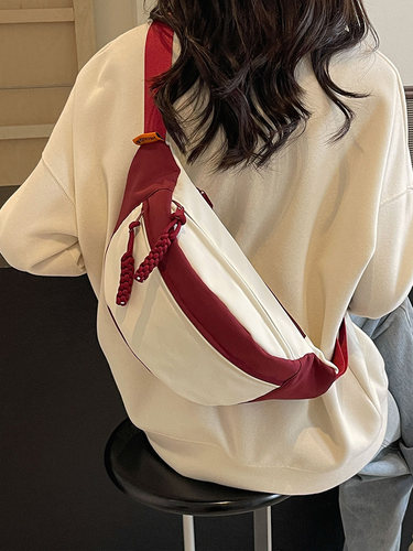 伊梵络日系胸包女ins休闲简约