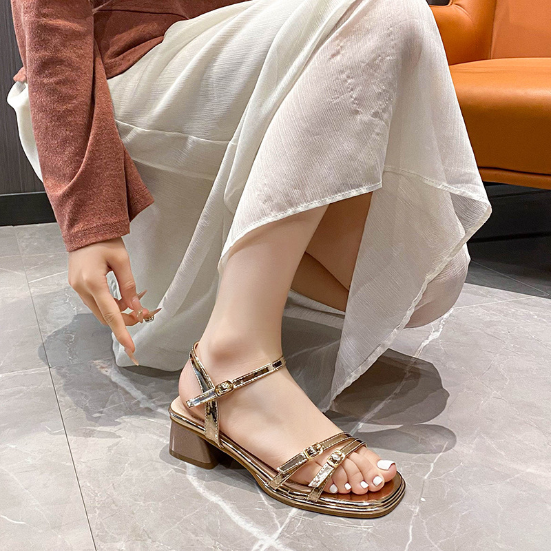 2025法式仙女风金色气质凉鞋夏季新款外穿一字带粗跟露趾配裙子