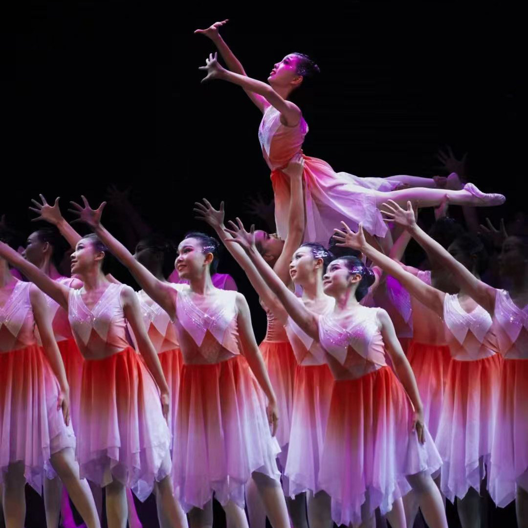 追光的我们舞蹈服现代舞演出服女渐变色纱裙公主风舞蹈表演服学生