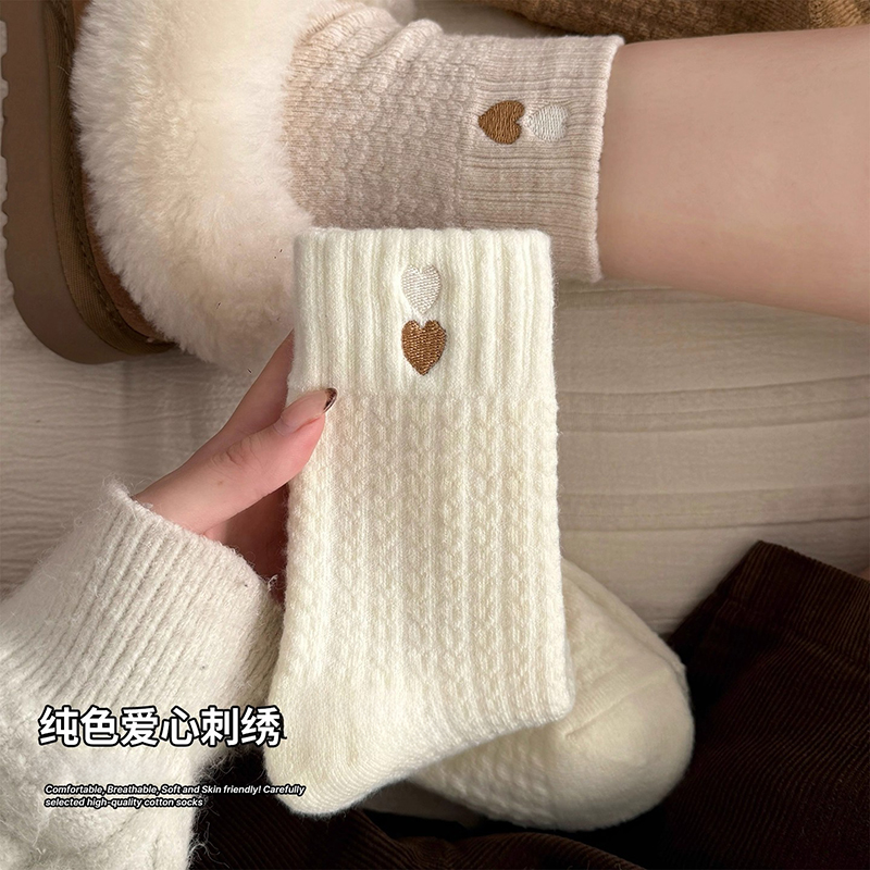 爱心刺绣袜子女秋冬厚款中筒袜