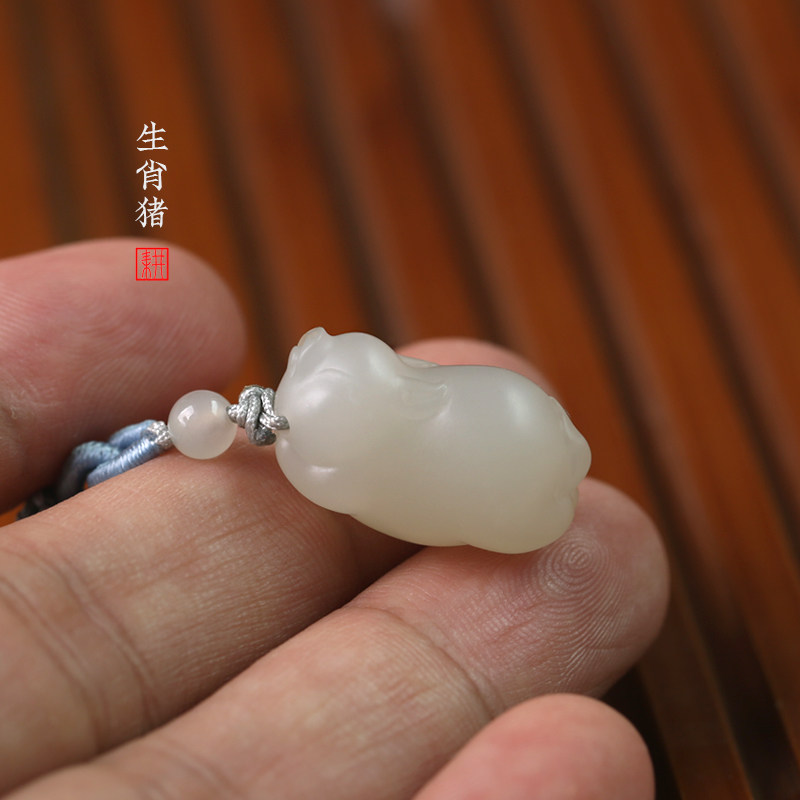 天然和田玉糖白玉生肖猪吊坠 玉质温润油性很好搭配精美手工绳链