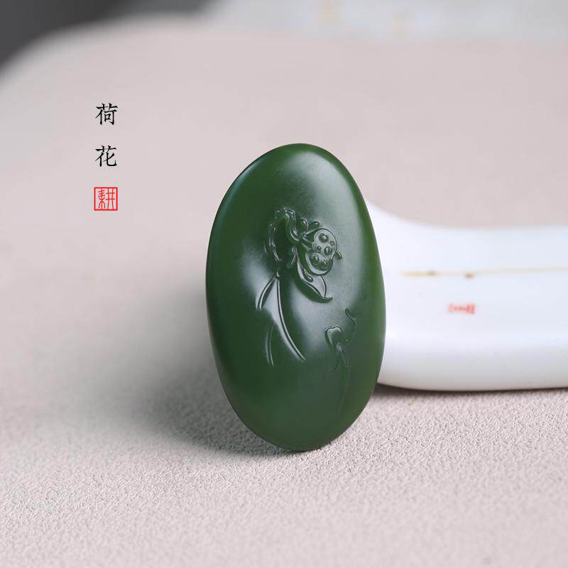 天然和田玉 碧玉荷花吊坠 老坑阳绿 苏工手工雕刻