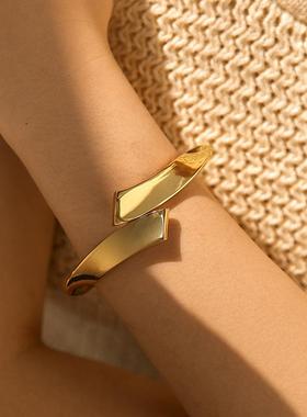 风热销极简质感开口锌alloy bracelet  irregular 设计affordable