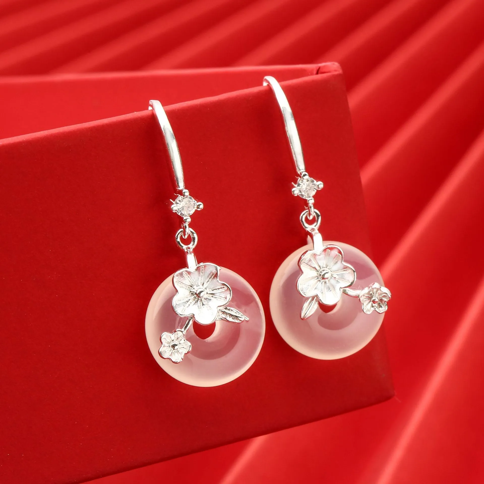7767号足银990玉髓梅花平安扣耳环ins弯钩防丢纯银耳坠直播爆款