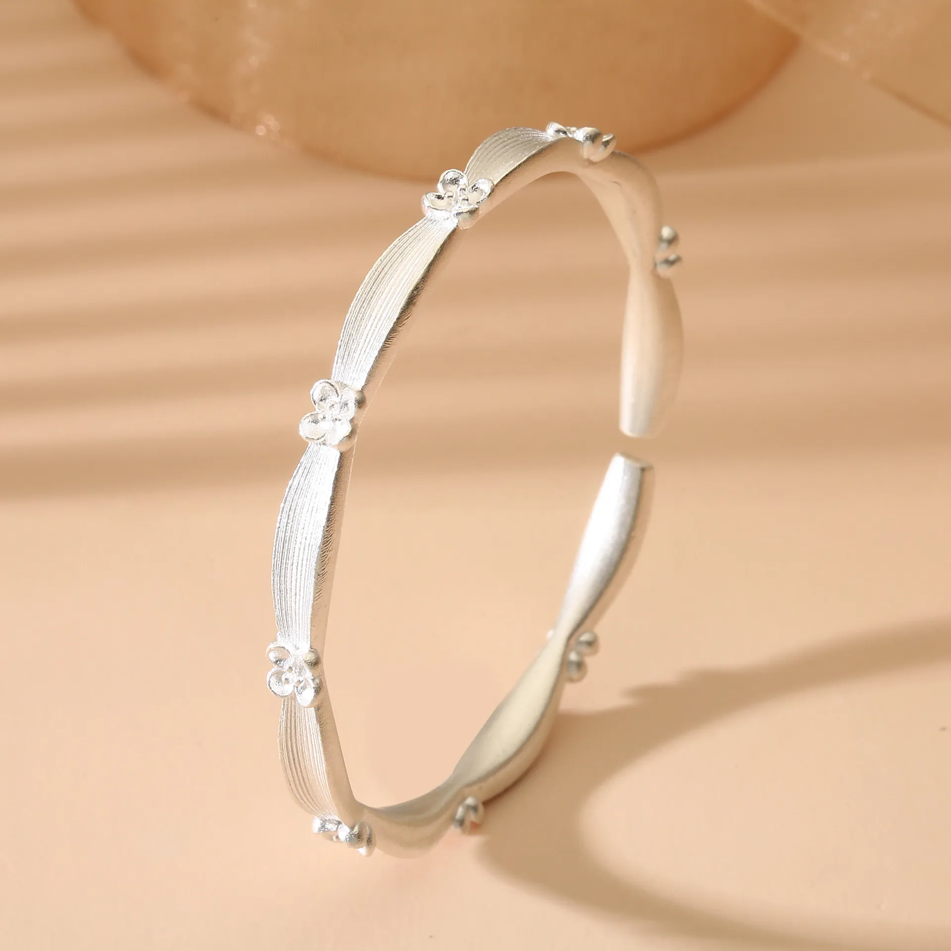 8482号足银999.9古法开口月桂花银手镯女9999足银镯子小众国风