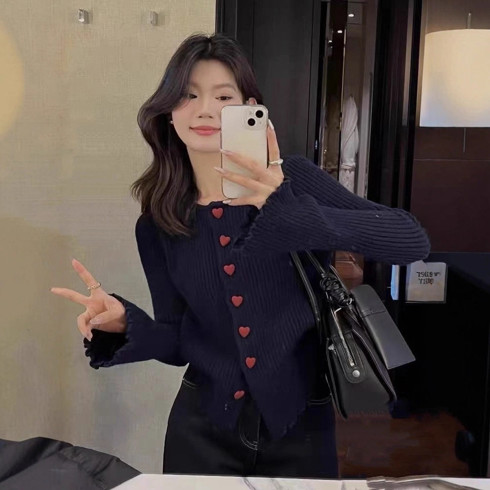 法式氛围感爱心纽扣针织