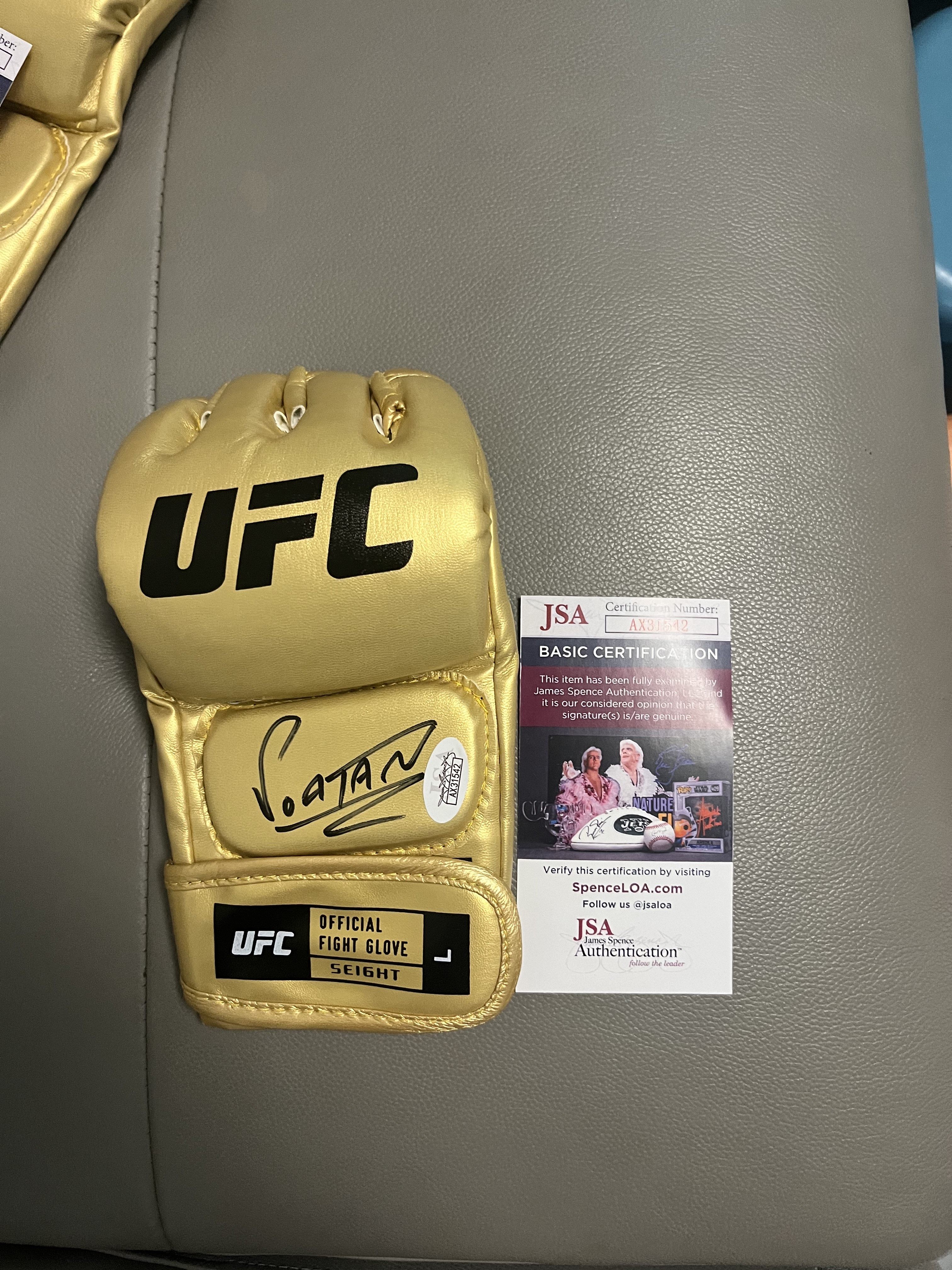 佩雷拉亲笔签名拳套  ufc冠军