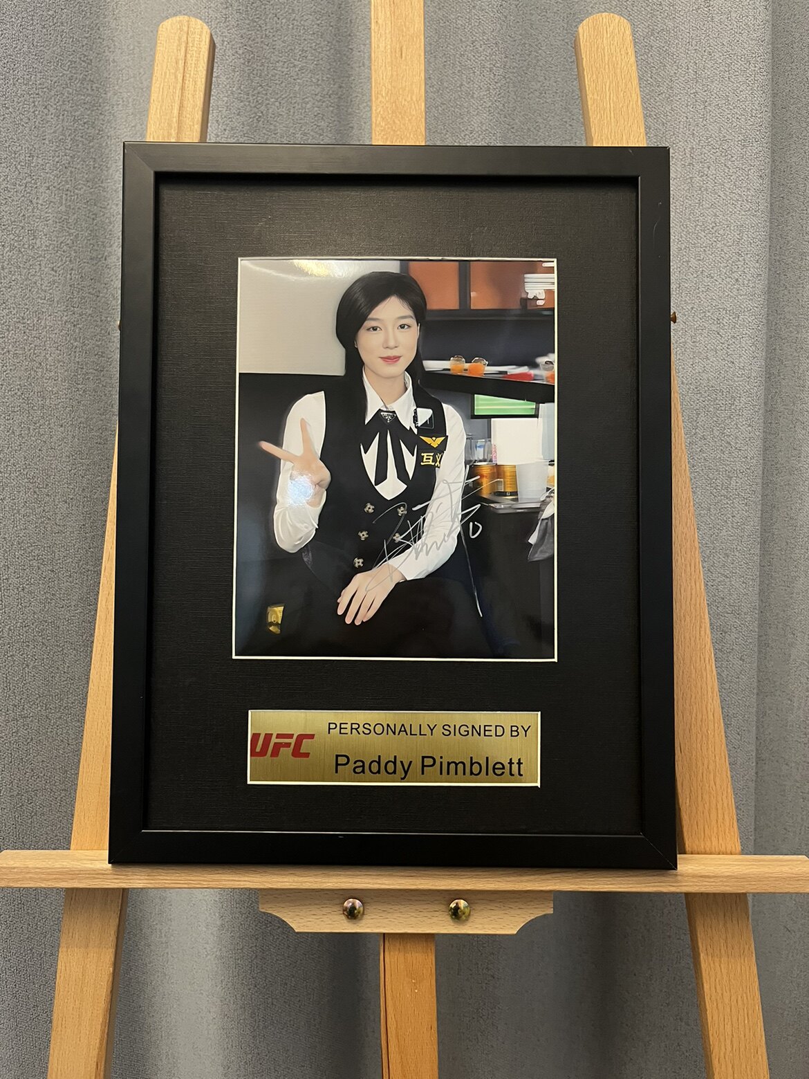 王思诺亲笔签名十寸裱框大照片 台球选手 摆台挂墙装饰画收藏