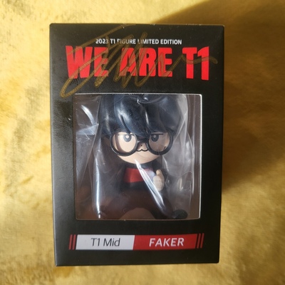 Faker亲笔签名手办玩偶