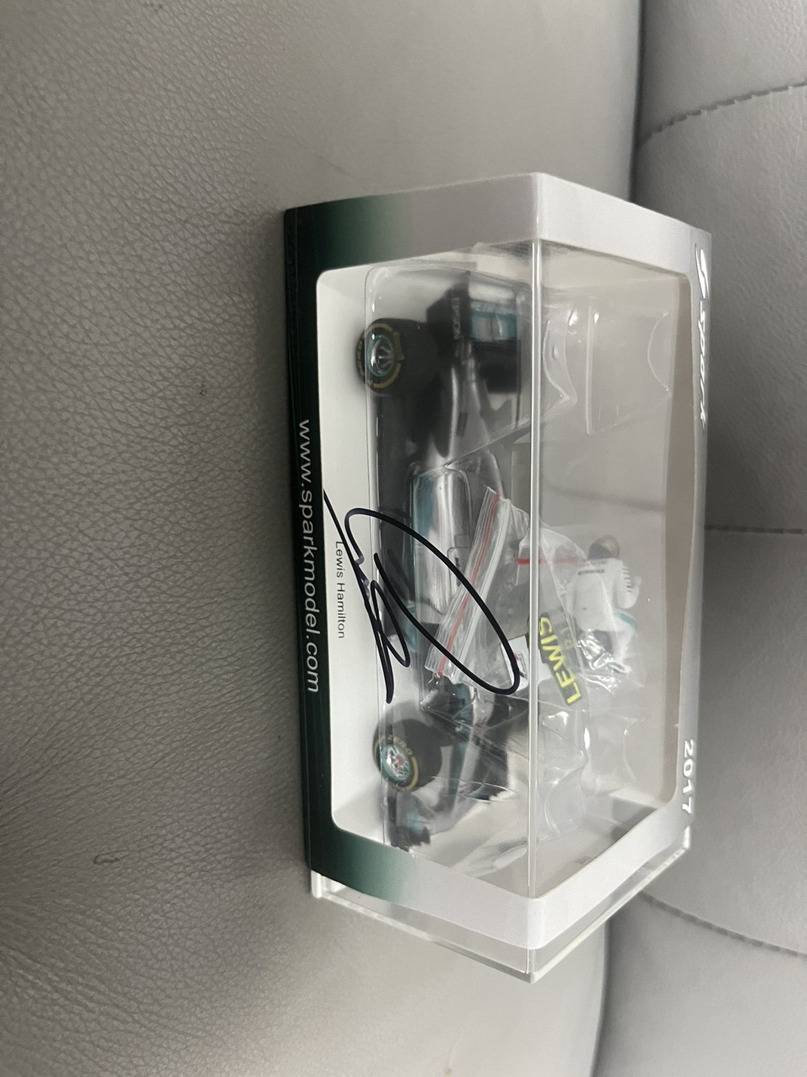 汉密尔顿亲笔签名车模 法拉利车手,模玩/动漫/周边/娃圈三坑/桌游,文化/体育周边,淘宝优惠券,粉丝福利购,淘宝优惠卷