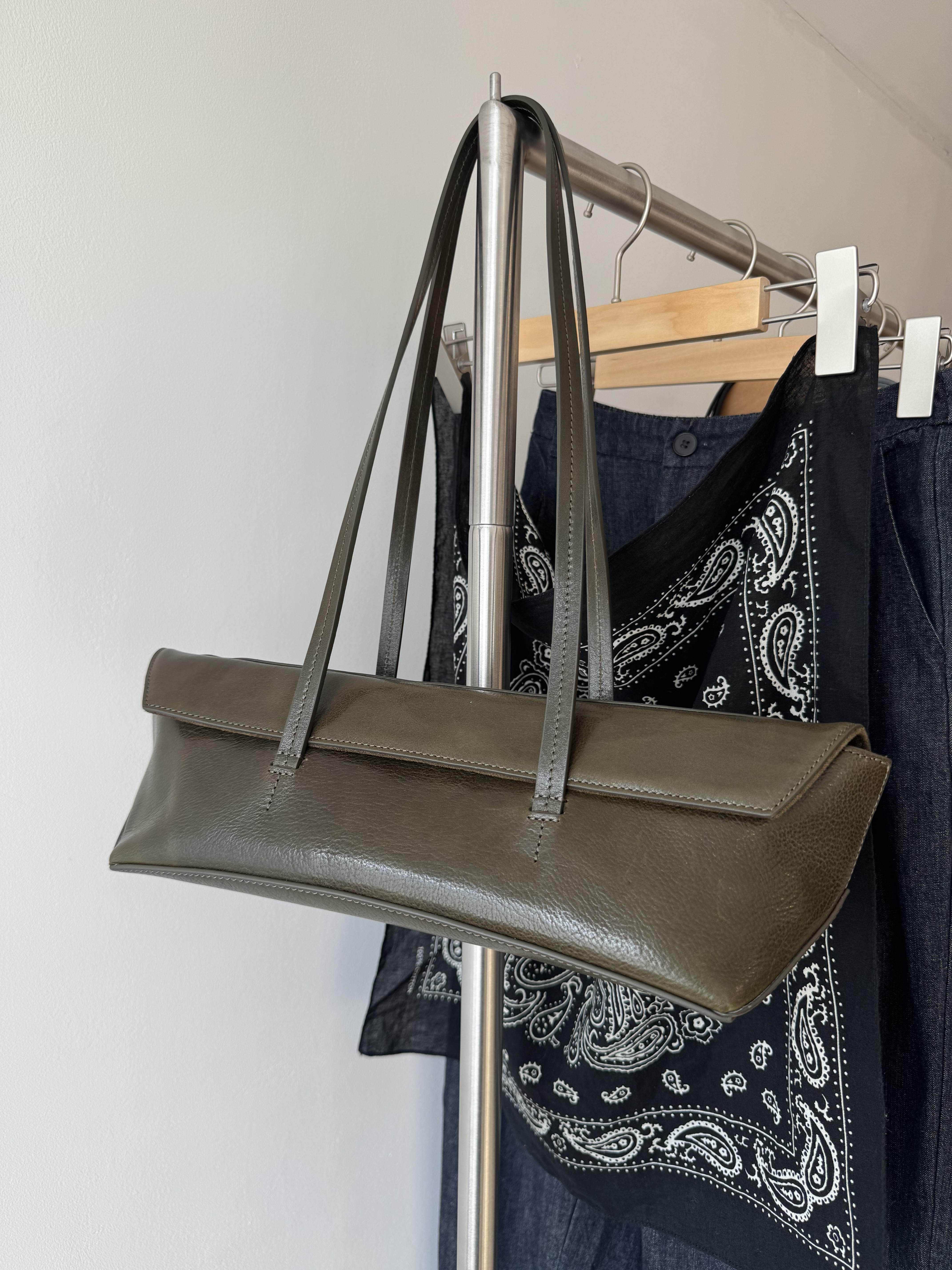 ZOEYLEE 头层植鞣牛皮原创设计复古单肩包法棍包翻盖腋下包女包