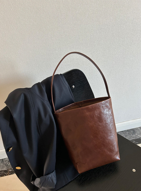 头层植鞣牛皮 时髦简约 美拉德色系水桶包 特