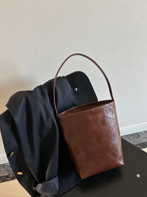 头层植鞣牛皮 时髦简约 美拉德色系水桶包 特