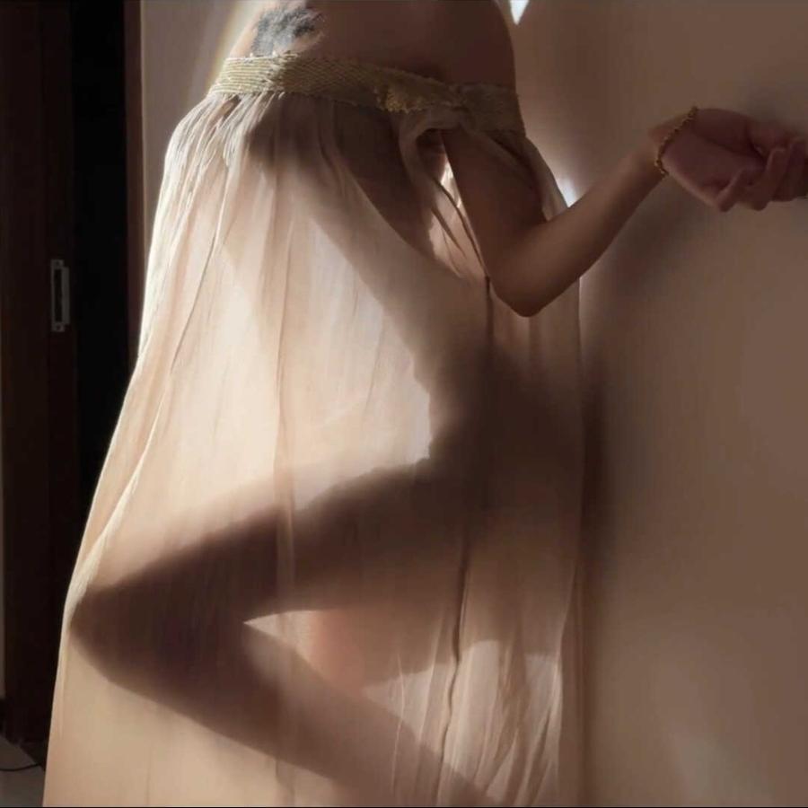 一字肩抹胸连衣裙女夏茶歇法式重工烫钻慵懒晨袍女新娘度假风长裙