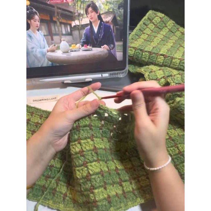 新款手工钩针粗羊毛混纺三色条纹撞色围巾diy材料包