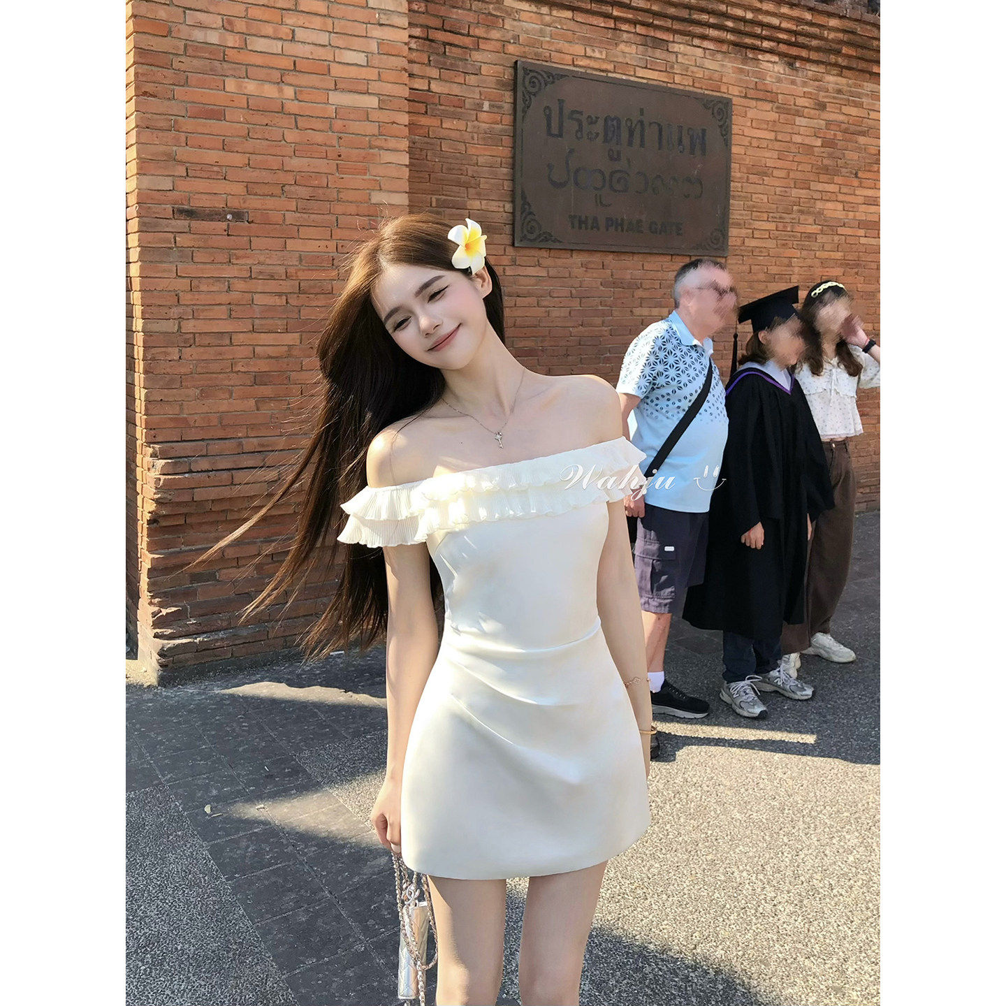 画解WAHJU 泡芙小姐 早春双层荷叶边领口设计显瘦一字肩连衣裙女