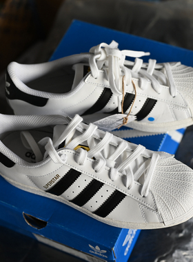 Adidas/阿迪达斯 三叶草 Superstar 女子贝壳头休闲板鞋 FV3284
