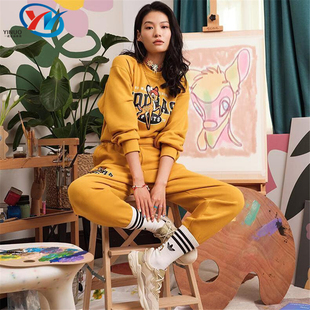 HD2755 卫衣 Adidas 阿迪达斯三叶草小鹿斑比女子圆领宽松套头衫