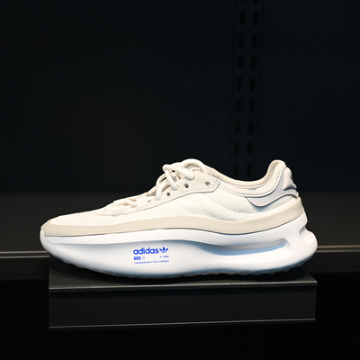 阿迪达斯女子轻便耐磨休闲鞋