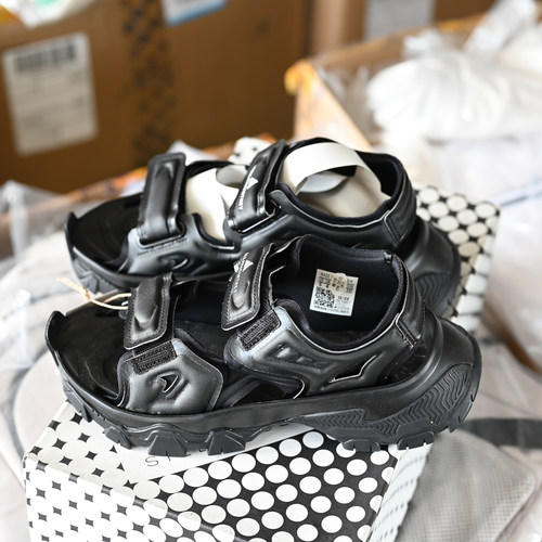 阿迪达斯女子轻便透气沙滩凉鞋