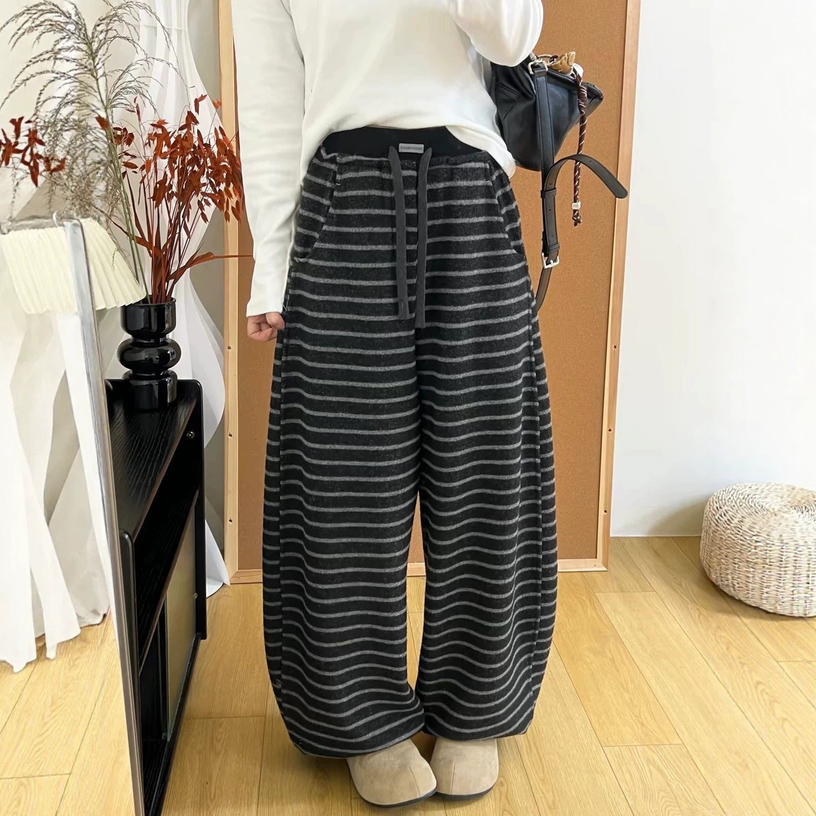 严选糯米绒条纹裤女秋季新款双抽绳垂感阔腿裤高腰显瘦弯刀休闲裤