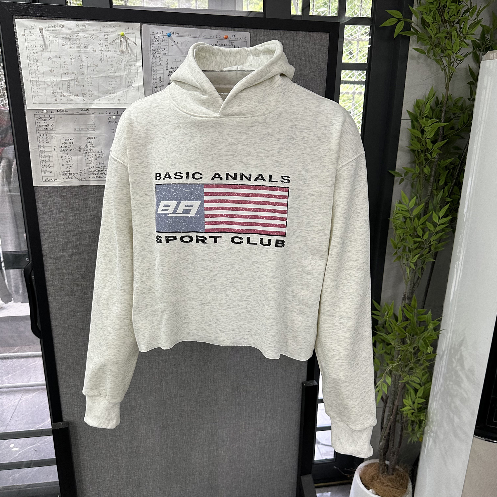 上衣印花连帽短款运动帽衫