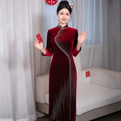 喜婆婆红色丝绒烫钻旗袍