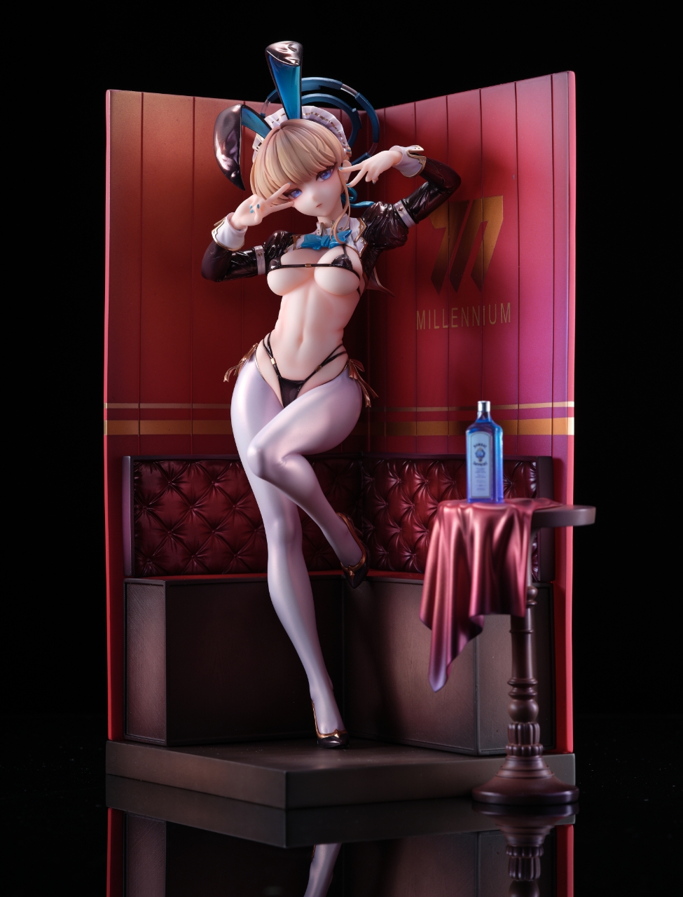 阮秀玩具屋代购预-定天才蜂工作室飞鸟马时  兔女郎  雕像