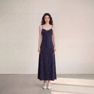 艾格度假穿搭法式 A字裙气质蓝色碎花吊带连衣裙带胸垫收腰显瘦裙