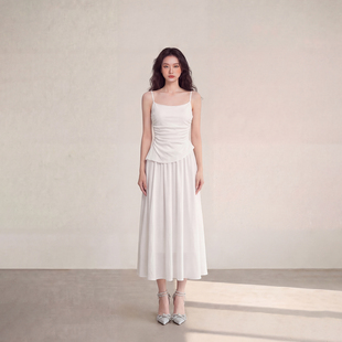 显瘦百搭度假风裙子 新款 艾格白色法式 温柔风吊带连衣裙女2026夏季