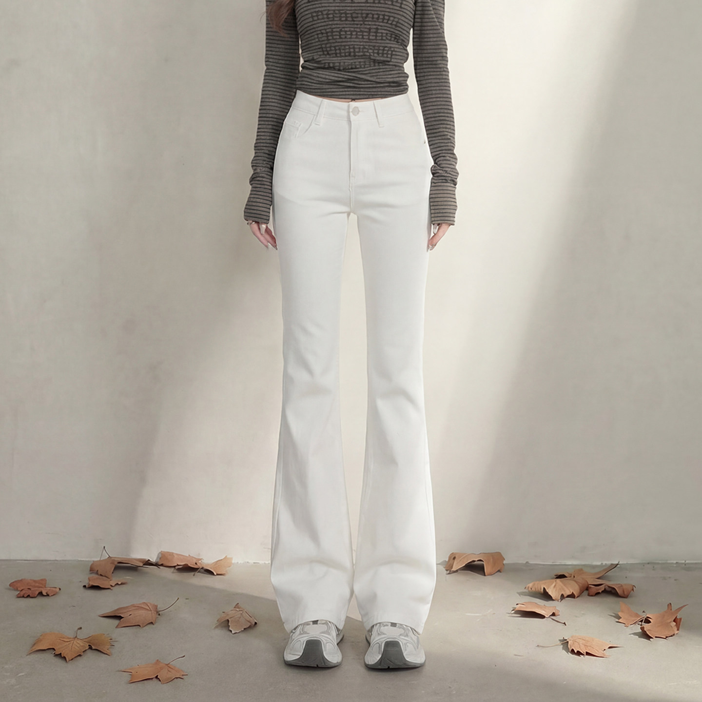 艾格白色微喇牛仔裤女2026春季新款显瘦百搭微弹拖地马蹄裤,女装/女士精品,牛仔裤,淘宝优惠券,粉丝福利购,淘宝优惠卷