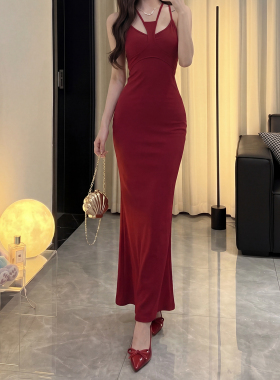 高级感红色吊带裙女2026夏季新款挂脖收腰显瘦晚宴聚会气质鱼尾裙