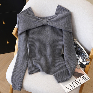 艾格灰色一字肩蝴蝶结针织衫上衣女2025秋冬新款修身显瘦百搭毛衣