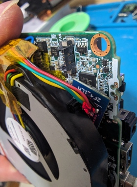 迷你电脑巴掌大的十三代i71370p处理器某硕nuc13小电脑能正常使用