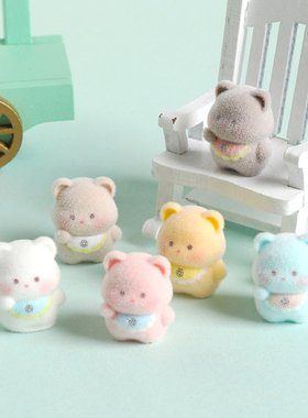 植绒围兜小熊树脂车载桌面摆件