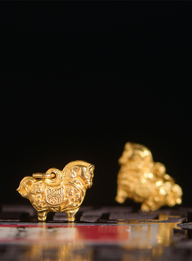 足金手工錾刻古法黄金唐马吊坠