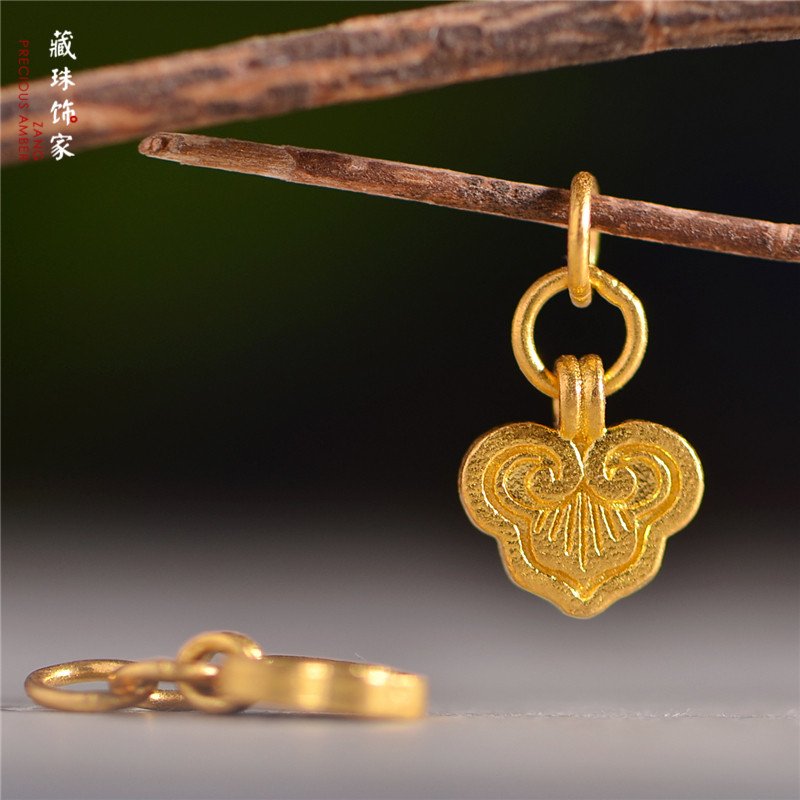 足金手工錾刻黄金双环如意小吊坠图片