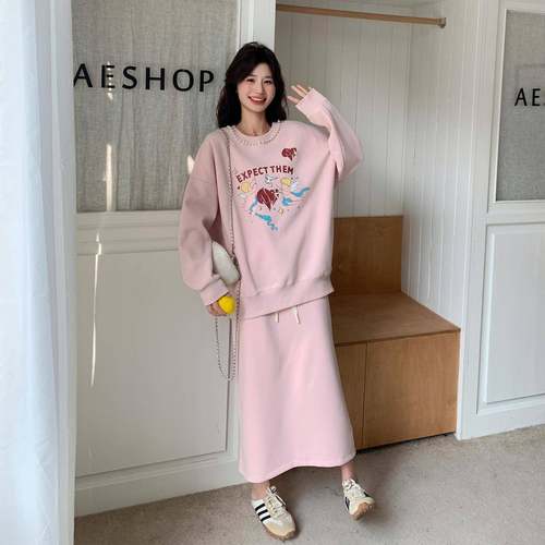 粉色卡印花卫衣套装通女春季款新设感减龄休闲半ZZB1992身裙计两