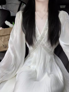 茶歇法式绝美白色雪纺长袖连衣裙仙女春夏高级感海边度假沙滩长裙