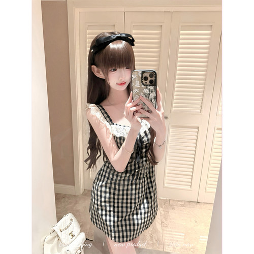 少女感蕾丝小飞袖修身连衣裙