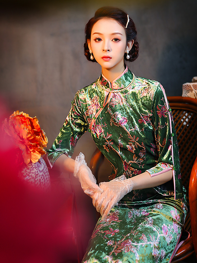 绿色旗袍2023新款女改良新式年轻款高端气质中长款高贵丝绒连衣裙