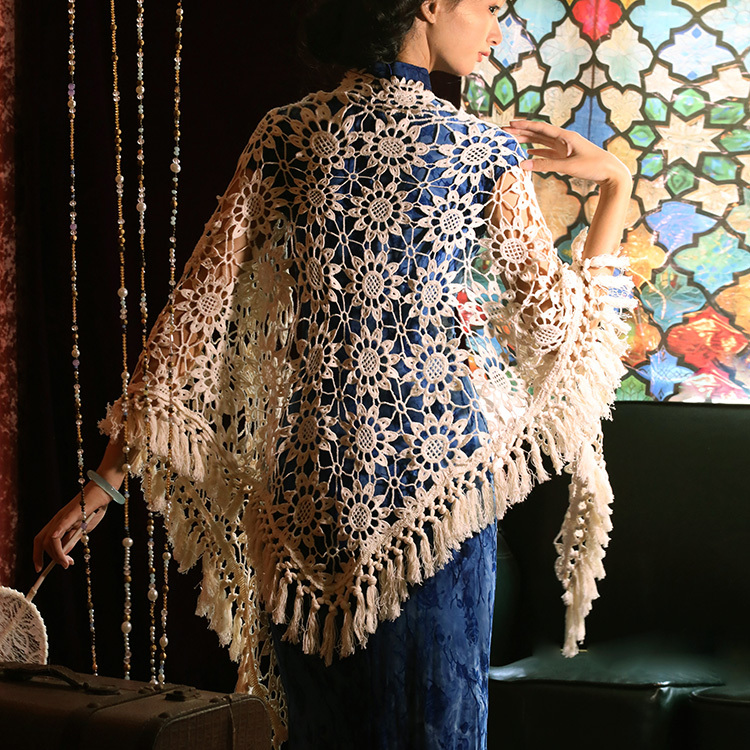 文艺百搭镂空钩花披肩