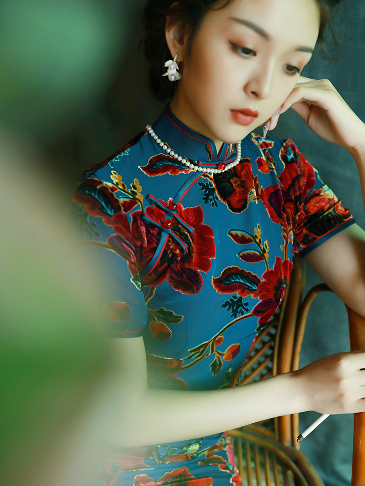 金丝绒旗袍女2021新款高端年轻款少女复古气质改良修身连衣裙秋季